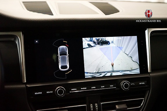 Porsche Macan 19 of 27