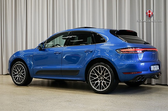 Porsche Macan 4 of 5