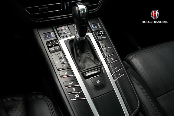 Porsche Macan 23 of 27