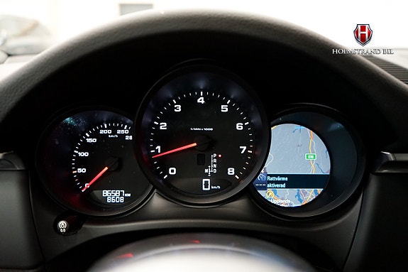 Porsche Macan 18 of 27