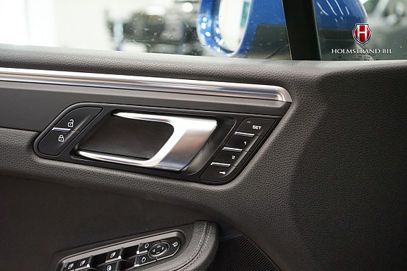 Porsche Macan 12 of 27