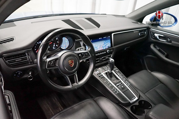 Porsche Macan 11 of 27