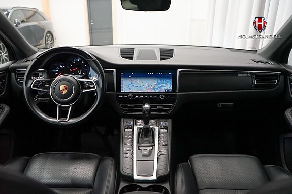 Porsche Macan 16 of 27