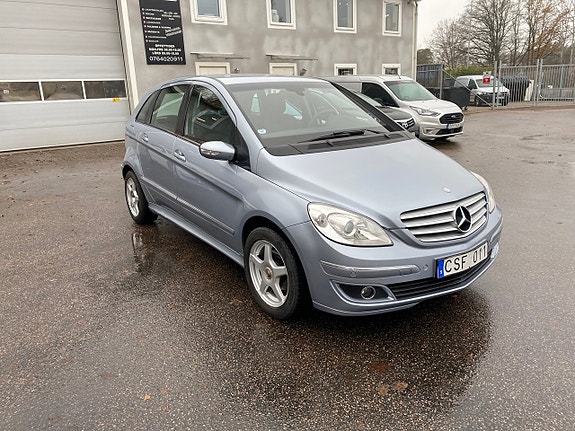Mercedes-Benz B170 2 of 5