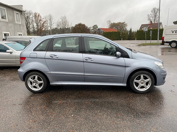 Mercedes-Benz B170 4 of 5