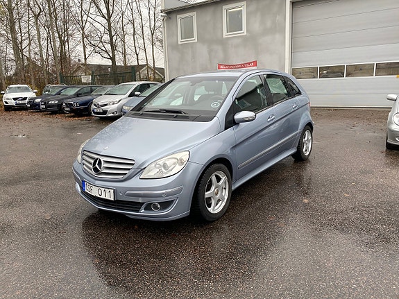 Mercedes-Benz B170 3 of 5