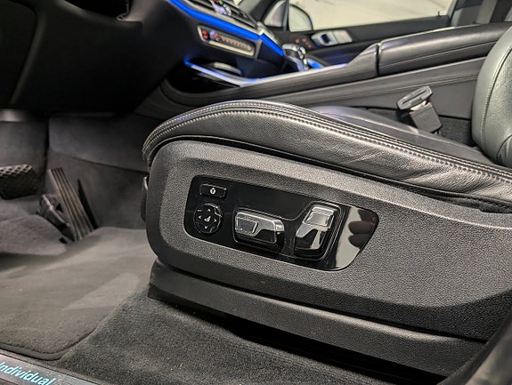 BMW X7 2 of 5