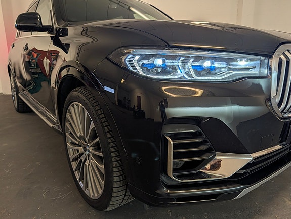 BMW X7 24 of 25
