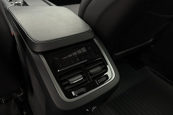 Volvo S90 27 of 30