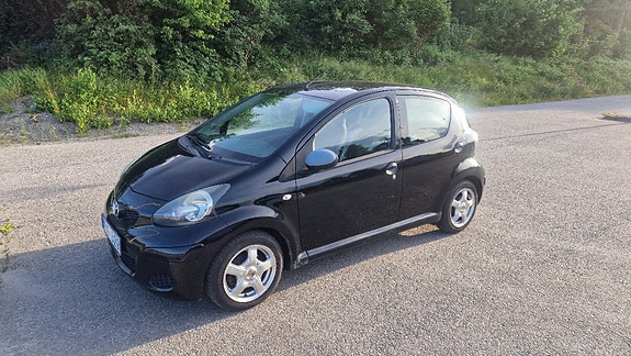 Toyota Aygo 2 of 5