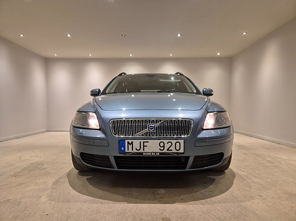 Volvo V50 2 of 5