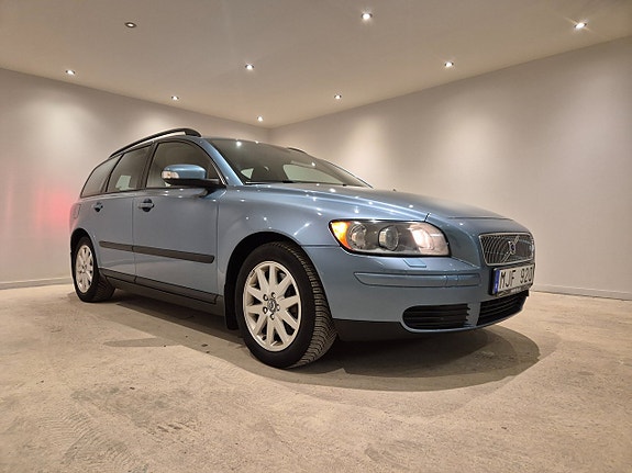 Volvo V50 3 of 5