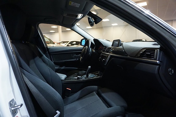 BMW 320 13 of 16