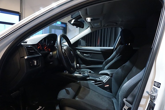 BMW 320 12 of 16