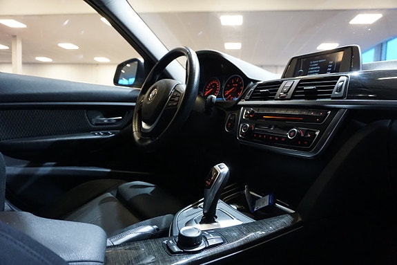 BMW 320 14 of 16
