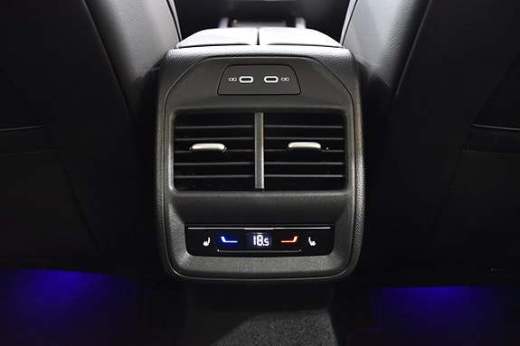 Volkswagen Passat 26 of 28