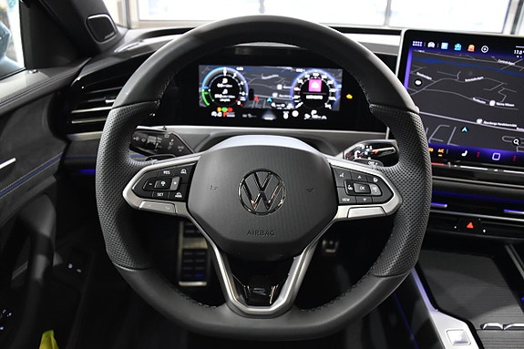 Volkswagen Passat 11 of 28
