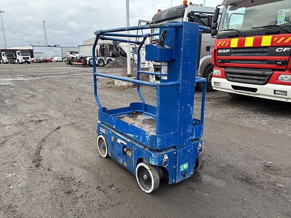 Pelarlift UPRIGHT TM12 -2004 via auktion