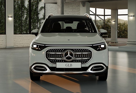 Mercedes-Benz GLB350 5 of 8