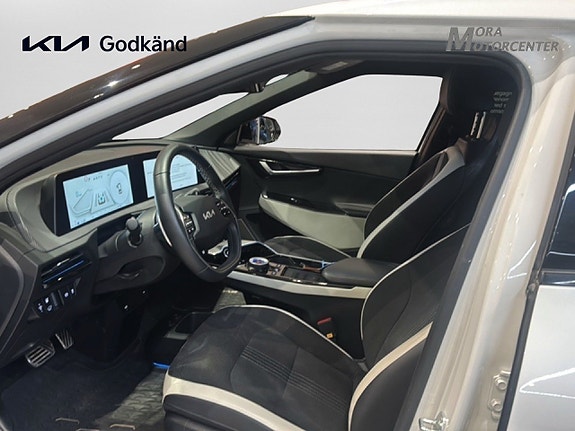 Kia EV6 8 of 13