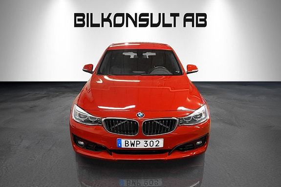 BMW 330d 2 of 5