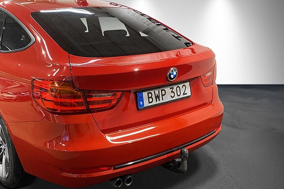 BMW 330d 4 of 5