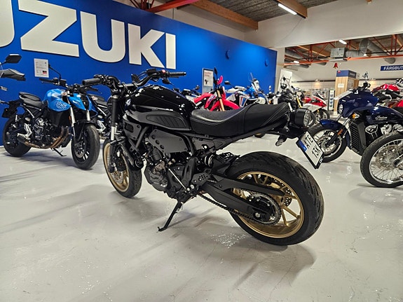 Yamaha XSR700 3 of 5
