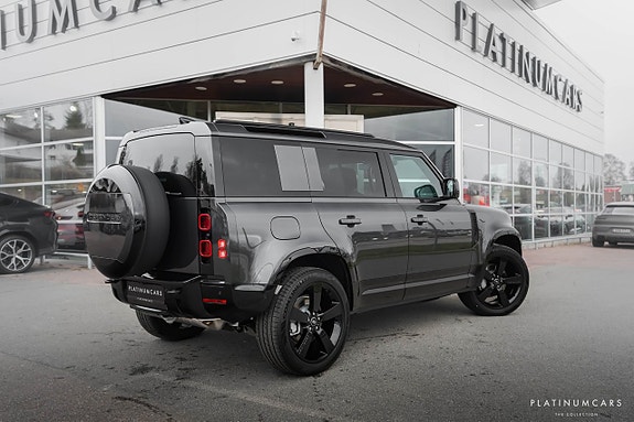 Land Rover Defender 110 2 of 5