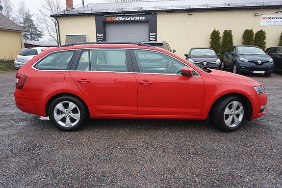 Skoda Octavia 2 of 5