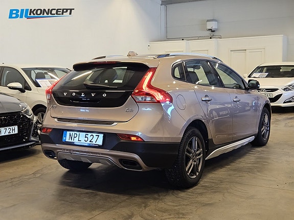 Volvo V40 Cross Country 6 of 25