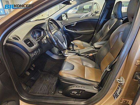 Volvo V40 Cross Country 14 of 20