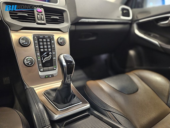 Volvo V40 Cross Country 22 of 25