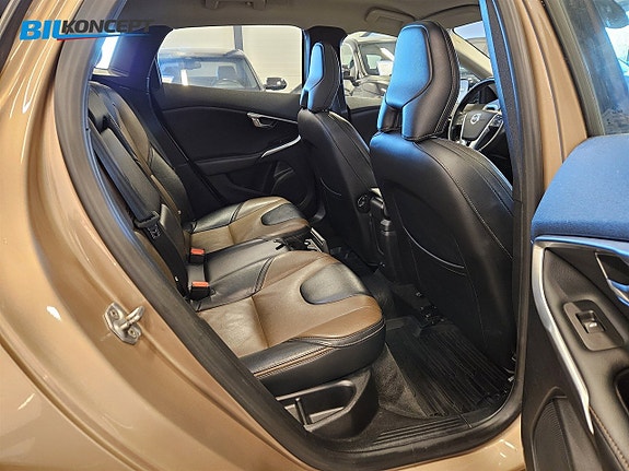 Volvo V40 Cross Country 12 of 20