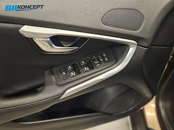 Volvo V40 Cross Country 17 of 25