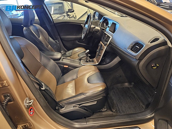 Volvo V40 Cross Country 10 of 20