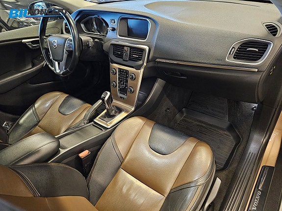 Volvo V40 Cross Country 11 of 20