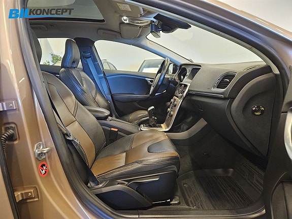 Volvo V40 Cross Country 9 of 25