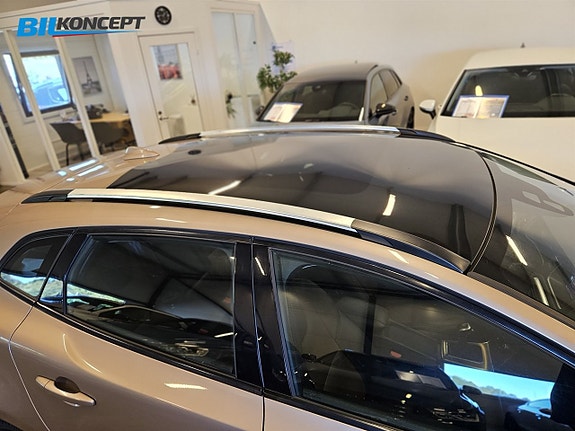 Volvo V40 Cross Country 12 of 25