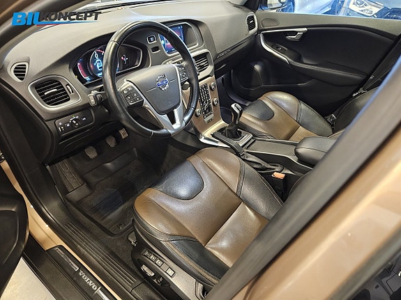 Volvo V40 Cross Country 15 of 25