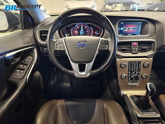 Volvo V40 Cross Country 21 of 25