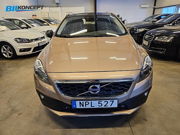 Volvo V40 Cross Country 2 of 20