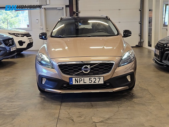 Volvo V40 Cross Country 2 of 25