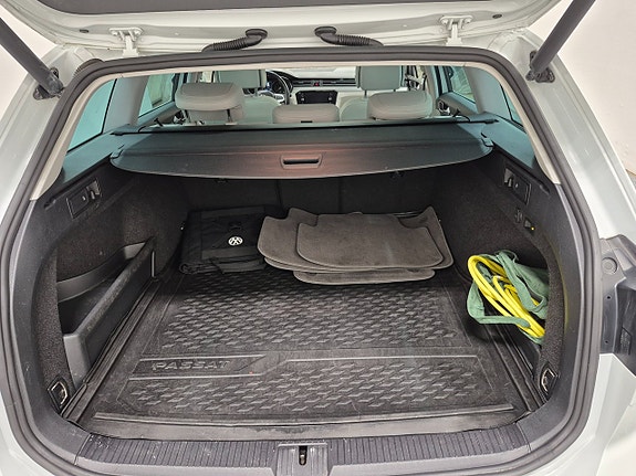 Volkswagen Passat 9 of 11