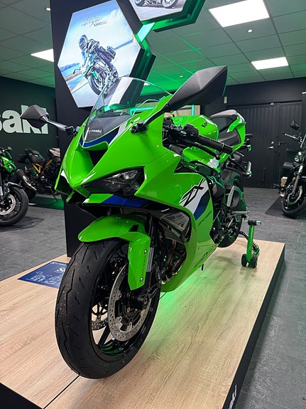 Kawasaki Ninja ZX-6R 2 of 3