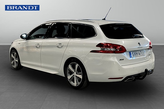 Peugeot 308 SW 2 of 5
