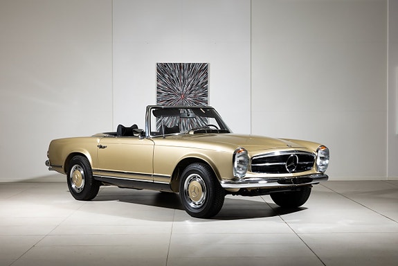 Mercedes-Benz 280 SL 15 of 20
