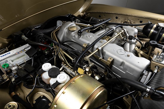 Mercedes-Benz 280 SL 17 of 20