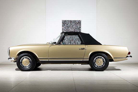 Mercedes-Benz 280 SL 3 of 5
