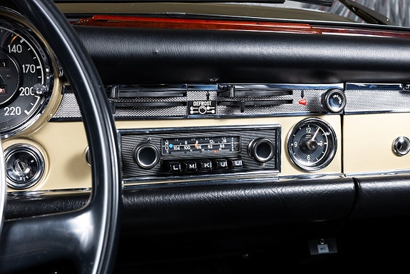 Mercedes-Benz 280 SL 11 of 20