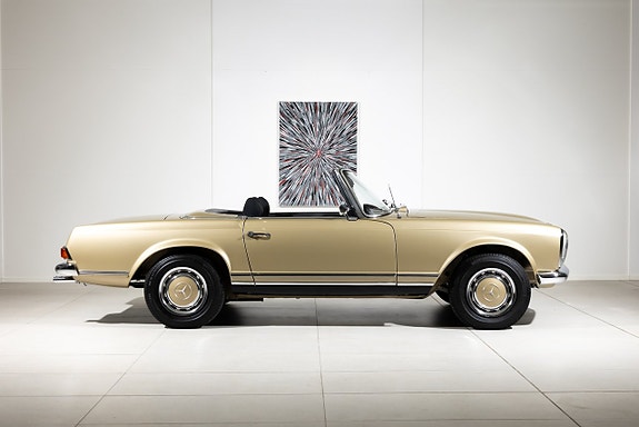 Mercedes-Benz 280 SL 14 of 20